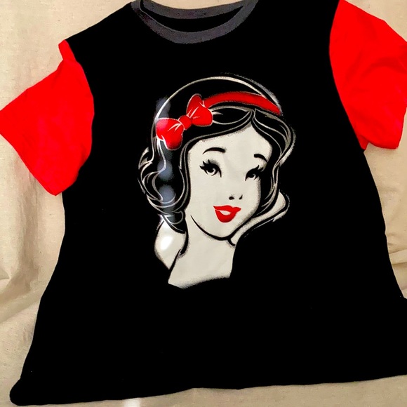 Disney Tops - NWOT Disney Snow White teeshirt.